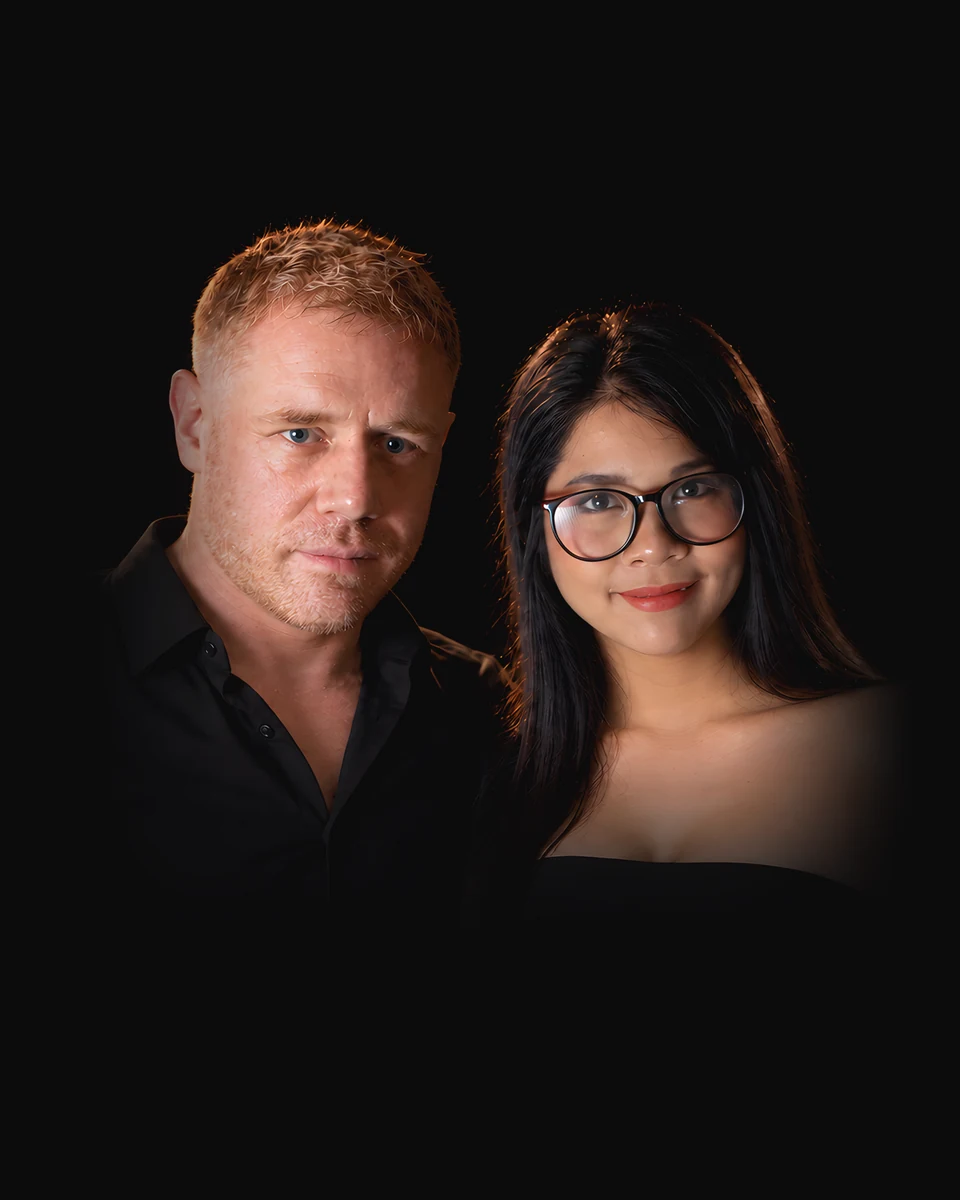 Tim and Paemi, who run Pattaya Pets, side by side in black.